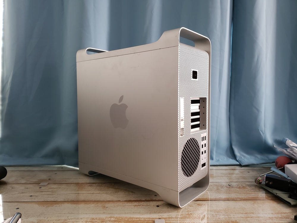 Rear three-quarter view of Mac Pro case.